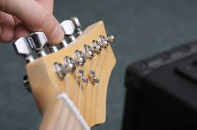 Come accordare una chitarra elettrica
