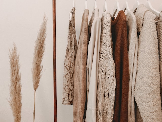 Colore beige: come portarlo nel proprio outfit? Cosa indica?