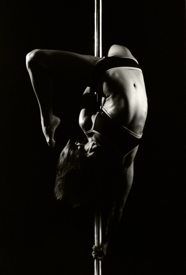 Pole dance: che tipo di attività è? Quali sono i suoi benefici?
