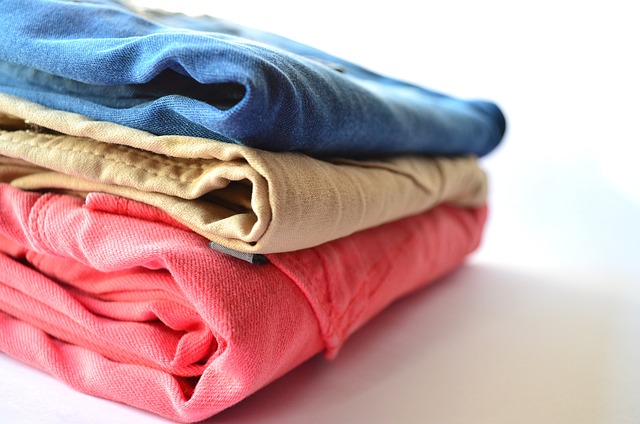 Pantaloni estivi: quali scegliere? Quali sono i tessuti migliori?