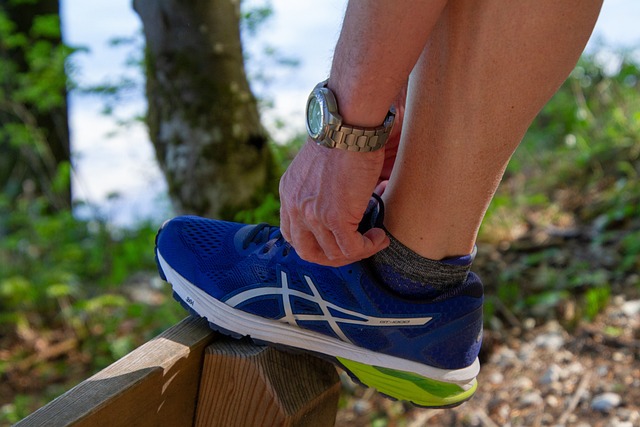Prepararsi per una corsa in montagna: abbigliamento, scarpe e allenamento specifico
